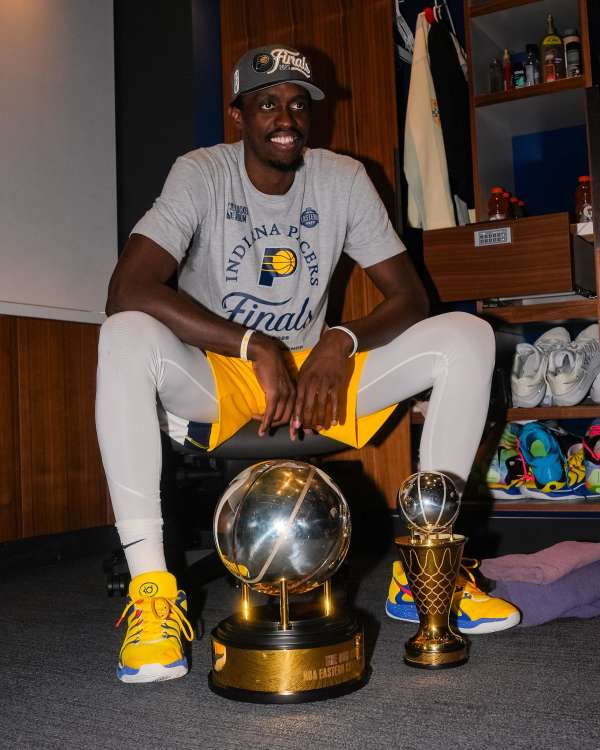 包含西亚卡姆在美国队比赛中夺冠，险胜引发热议！的词条