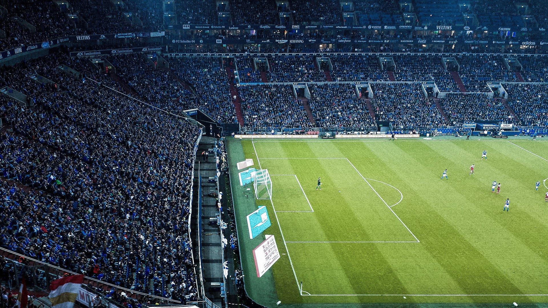 败北首场状态出色,湖人观众沸腾!,Faker重返赛场全场沸腾不已